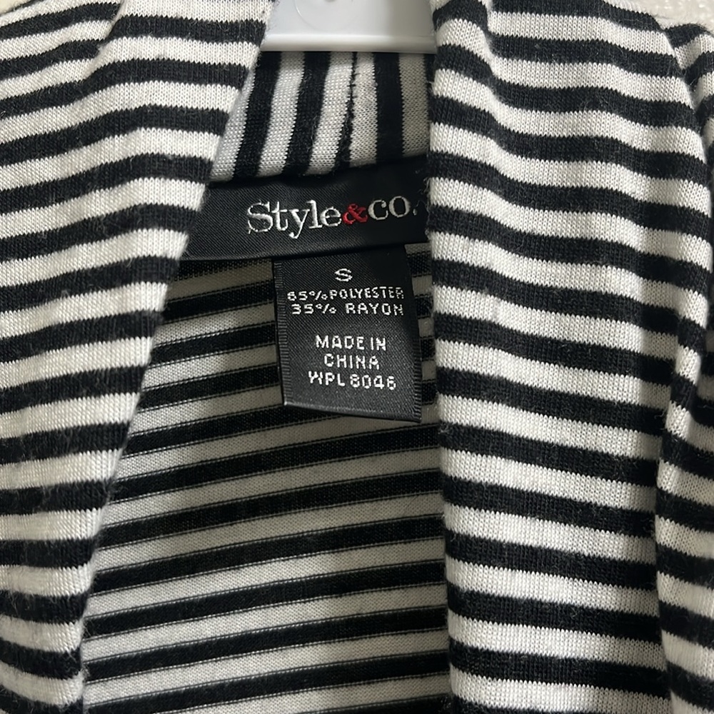 Women’s black and white corrigan - Picture 4 of 5